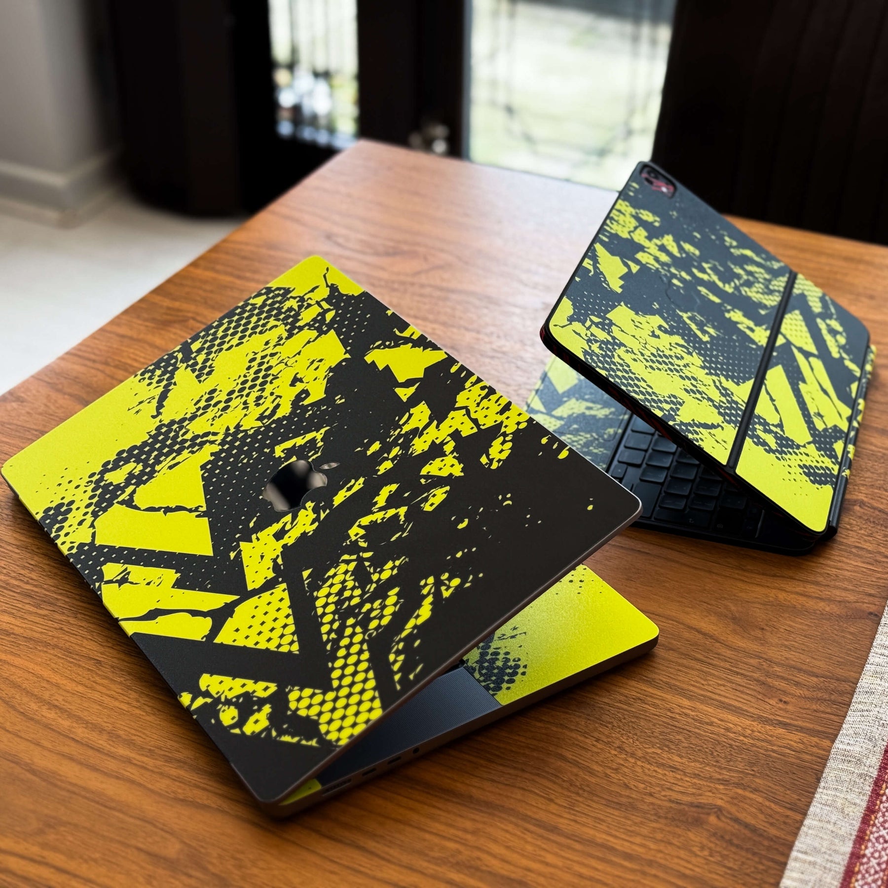 iPad 10.9” (10th Gen, 2022) Grungetrace Skin, Wrap – Qskinz™